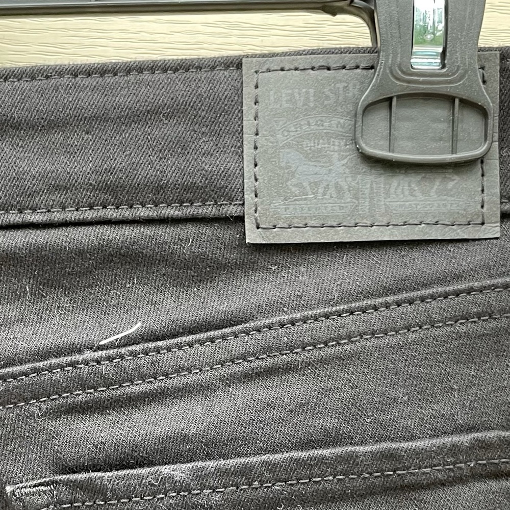 Levi’s 711 Ruffle-Hem Cropped Jeans - Picture 4 of 6